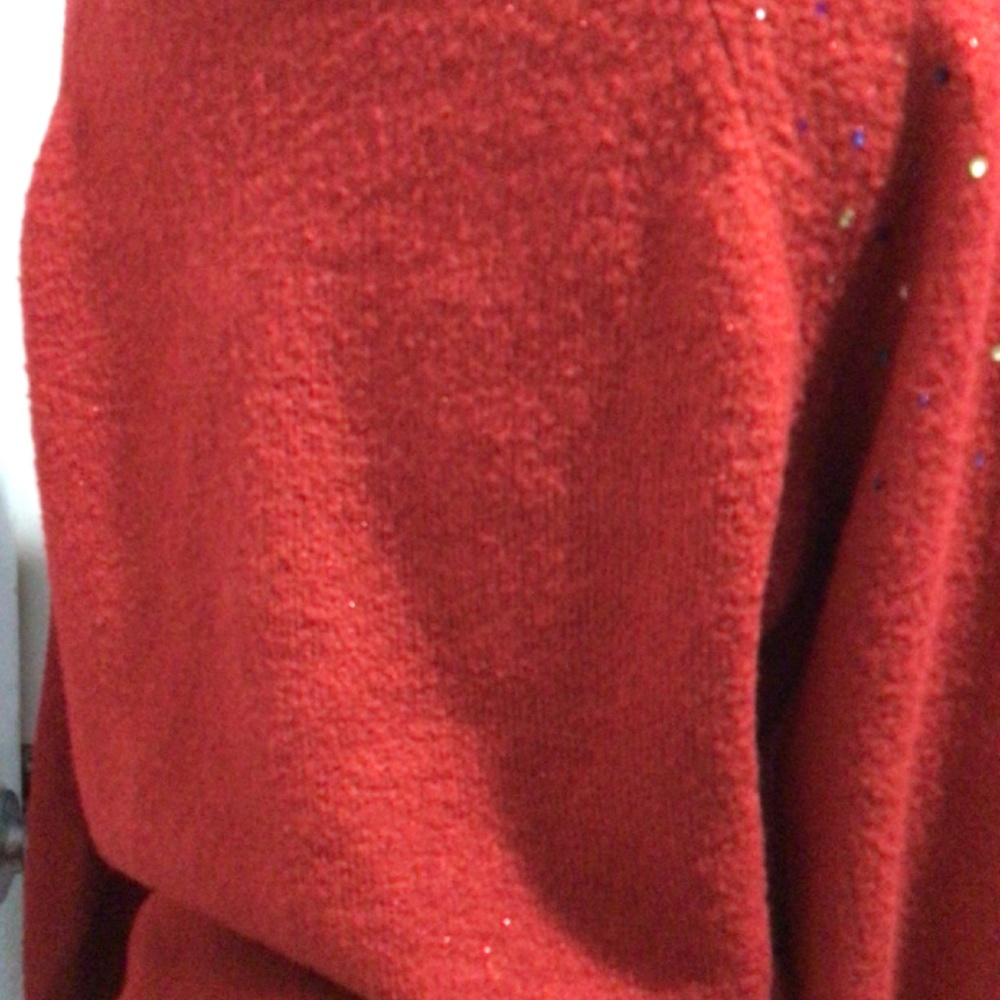 Red sweater - Picture 6 of 6
